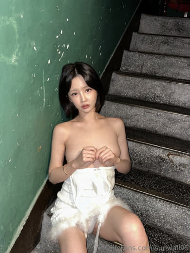 【2024-01-05】masturbating alone in the van.m4v