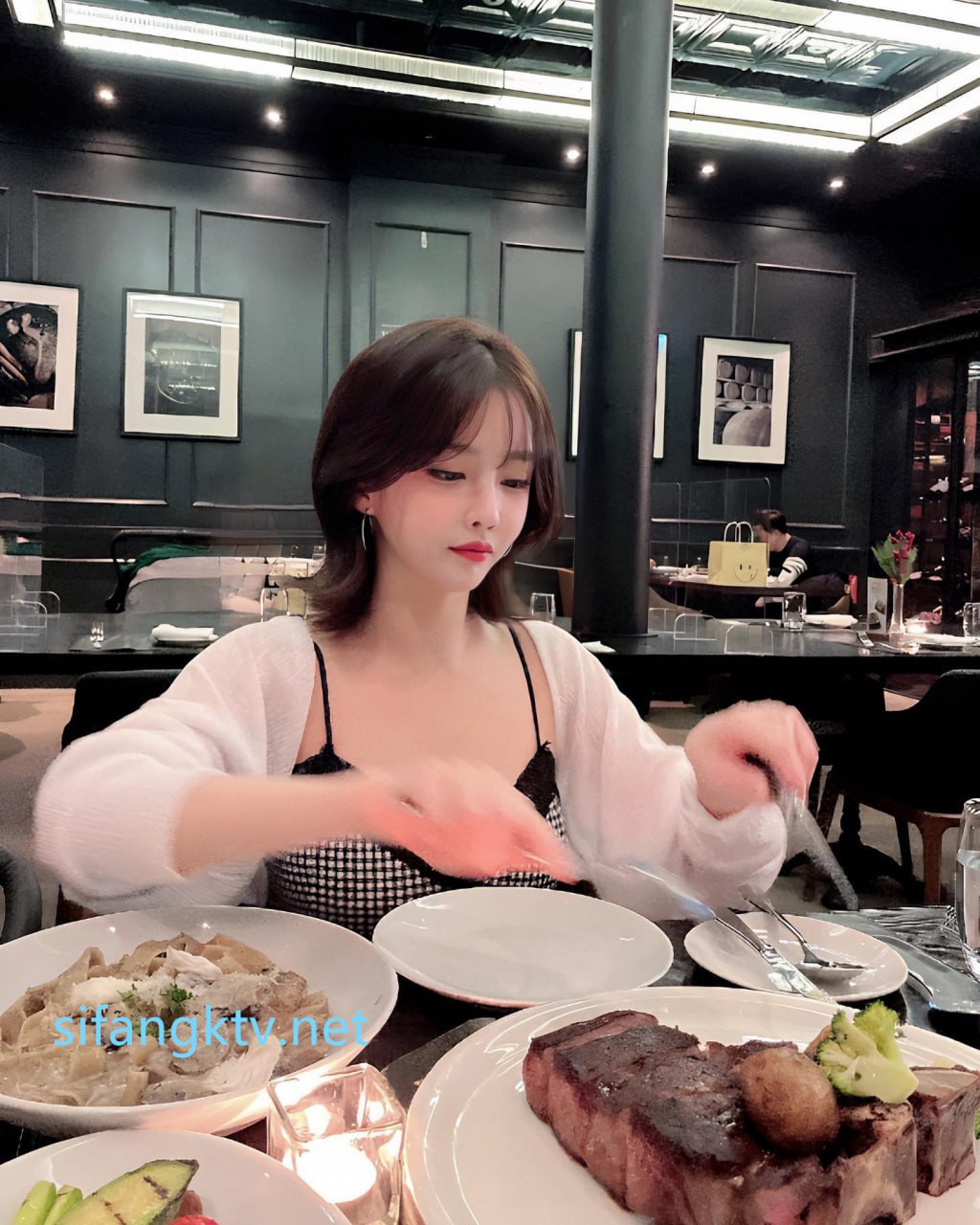【2023-07-30】cum on neck after handjob