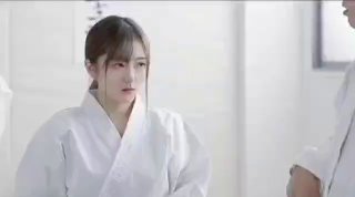 【独家台片】「我要干爆你们女神！」男子尾随正妹回家用肉棒收服她！边%边直播：想看她的穴如何被插吗？